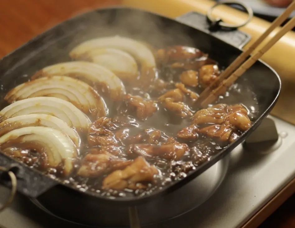 煮込む